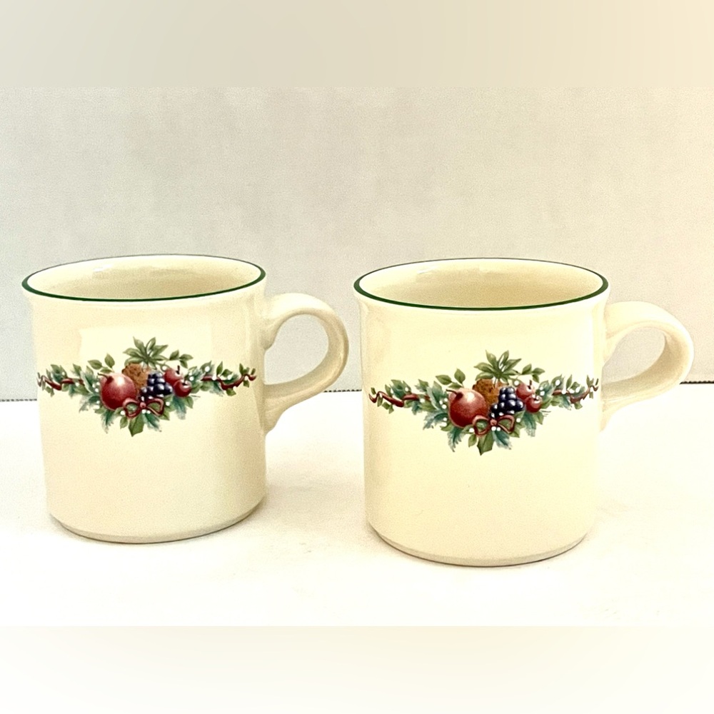 PFALTZGRAFF SET OF 2 HOLLY JOY COFFEE CUPS MUGS USA CHRISTMAS 3 1/2"